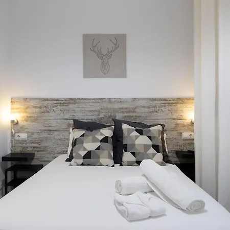 - Eixample 1b Apartment