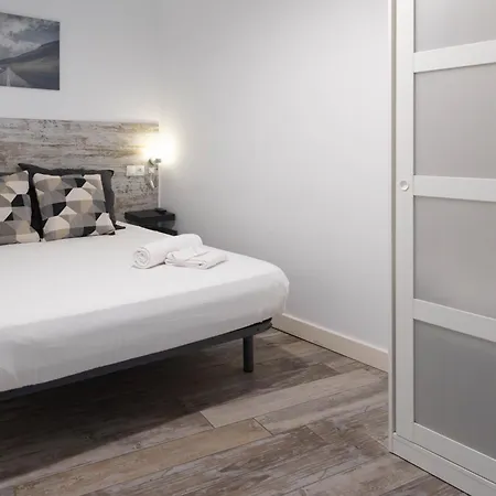 - Eixample 1b Apartment